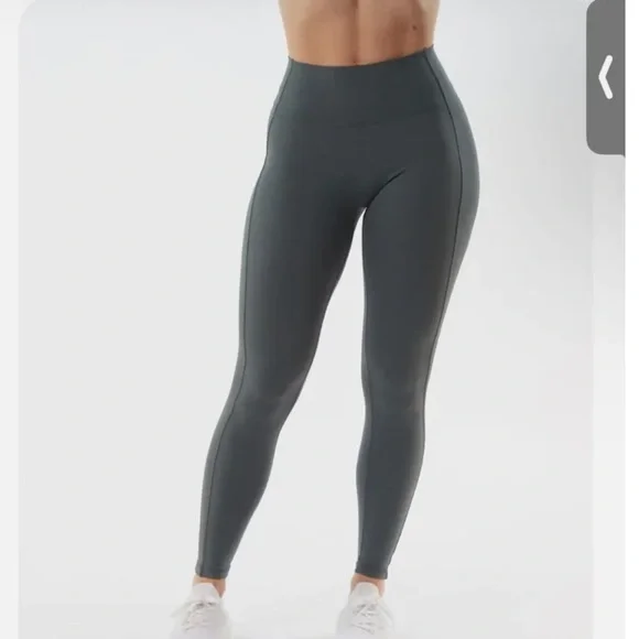 Alphalete pulse leggings - Picture 2 of 6